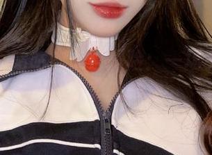 阿九从不咕咕的天台探险：一场关于壁纸和姿态的嬉戏
