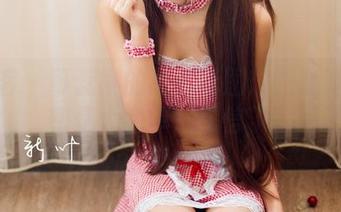 青豆客 – 可蕊娜的写真套图：她说她的秘密是大名单，我信了！