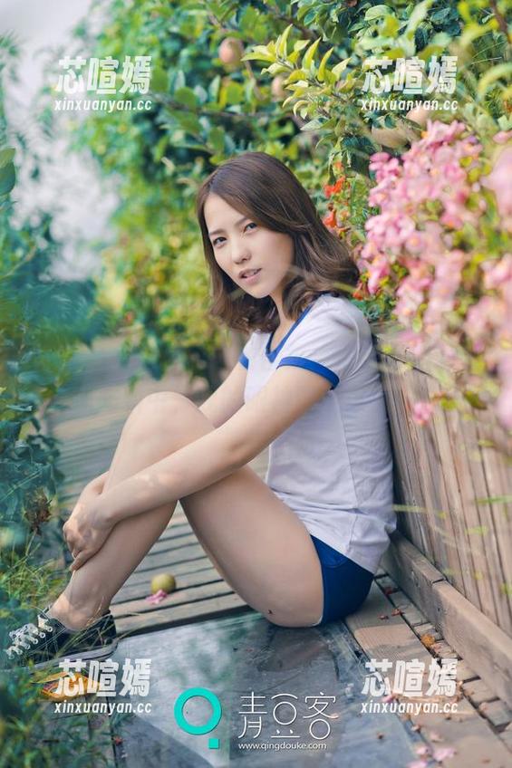 青豆客 - 赵伊彤内衣合集，在这些丝滑的布料中，我的眼神飘了很久…